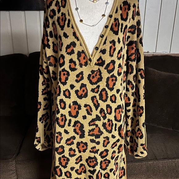 Lucky & Blessed • Women • Safari Design • Large • Brown/ Black •Tunic Sweater - Picture 14 of 16
